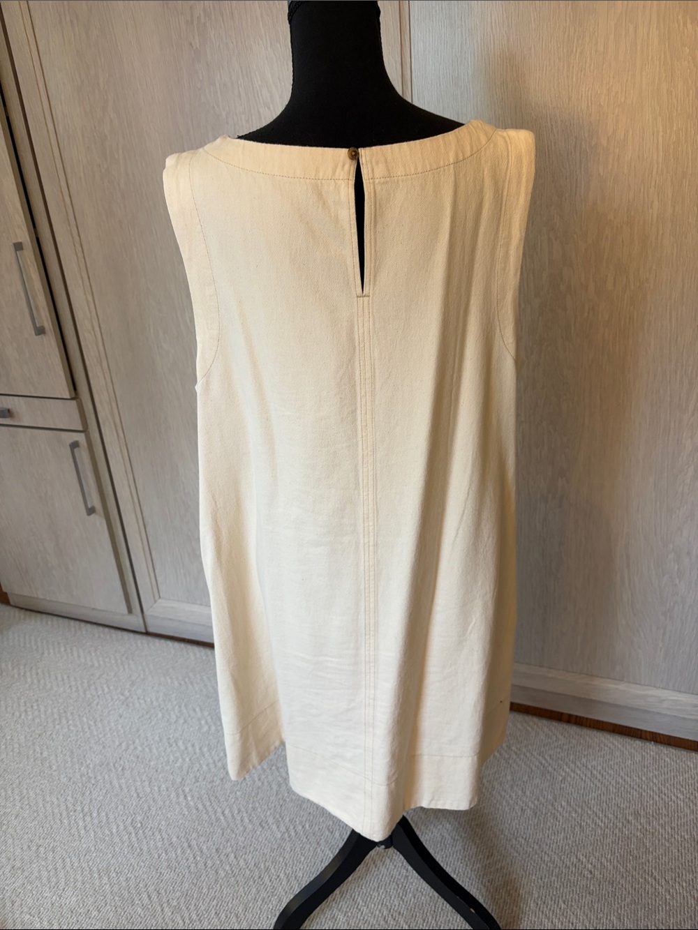 Classic Sleeveless Shift Dress in Cream - Picture 3 of 3